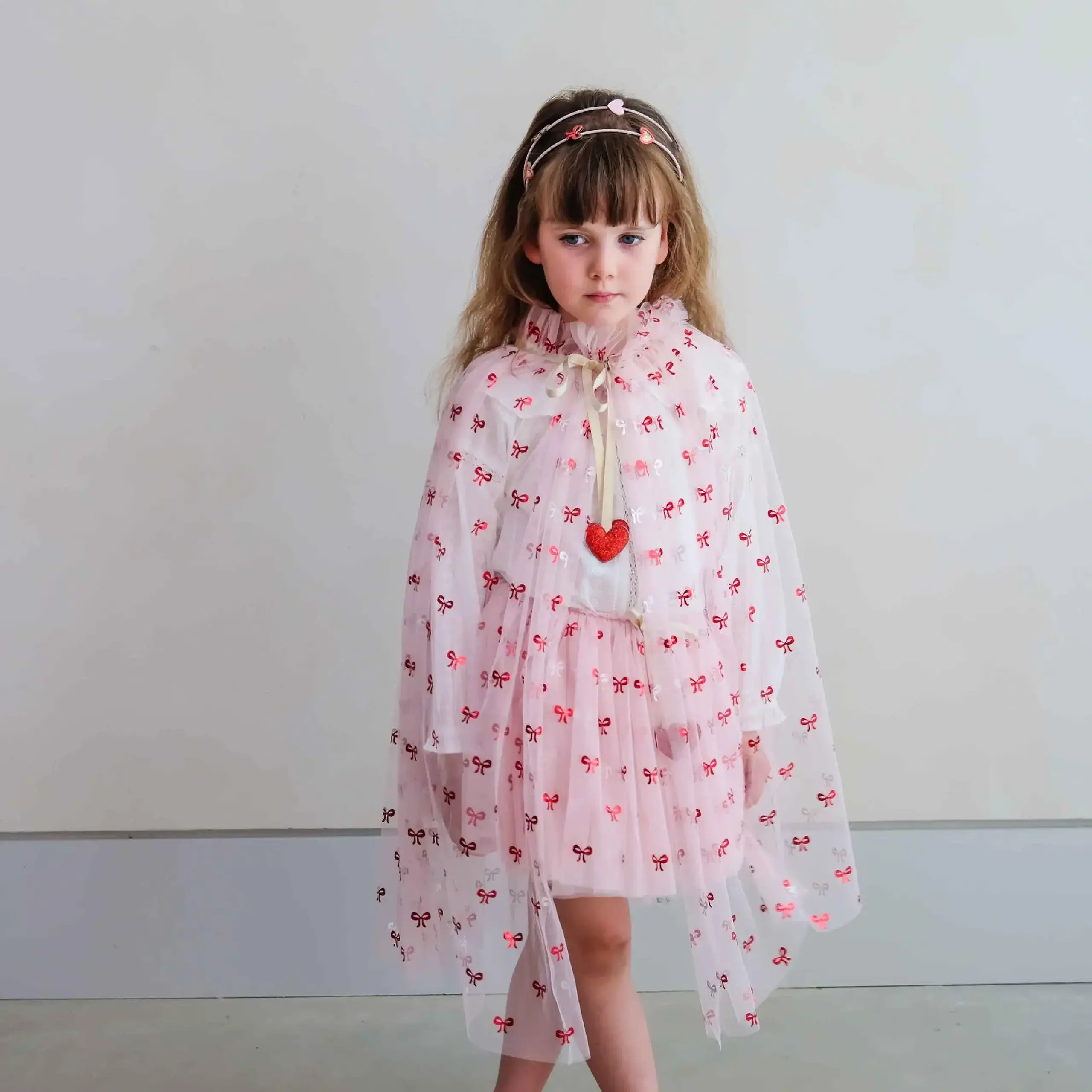 Pelerină Cutesy Bow din tul roz — Mimi & Lula