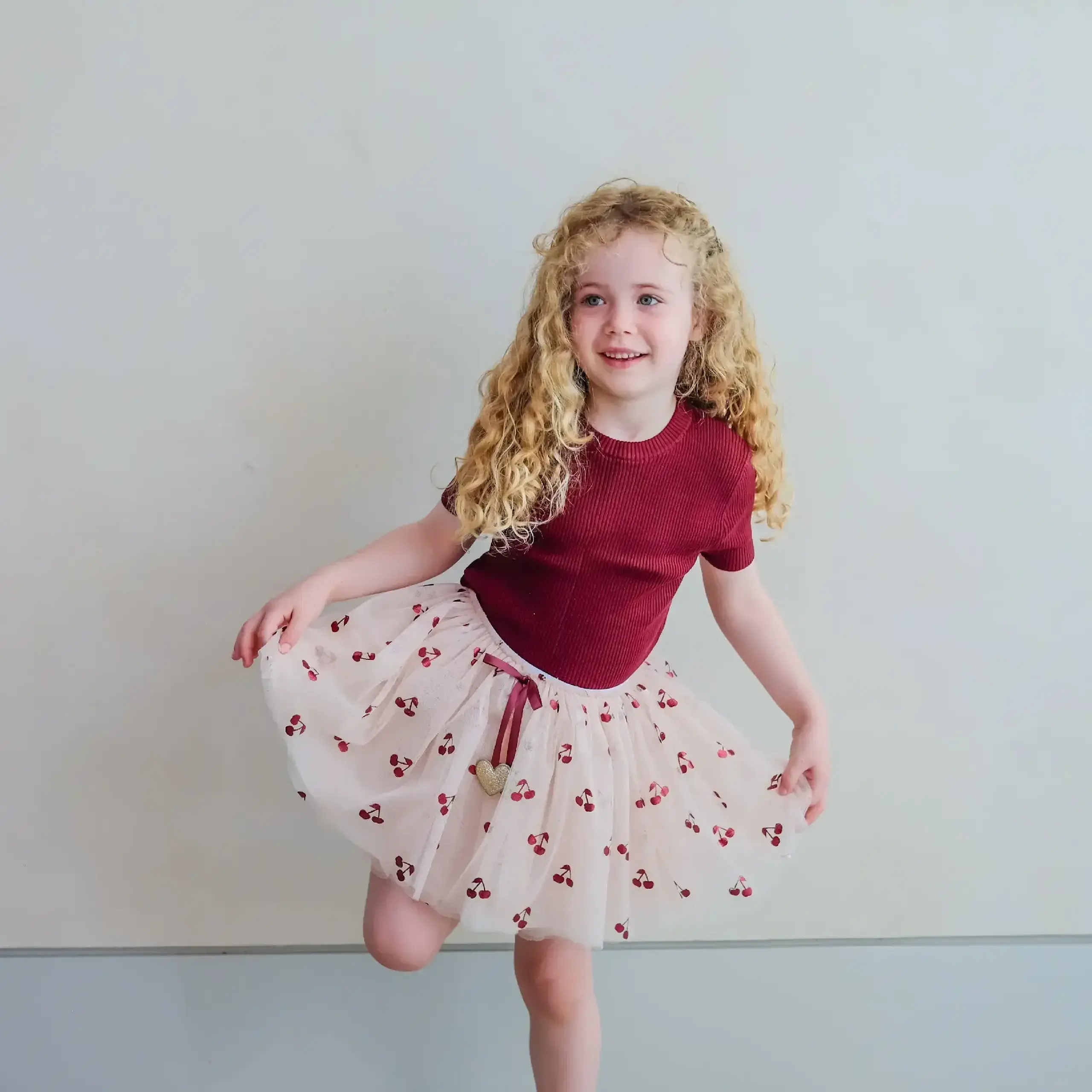 Fustiță tutu Cherries, bej cu cireșe — Mimi & Lula
