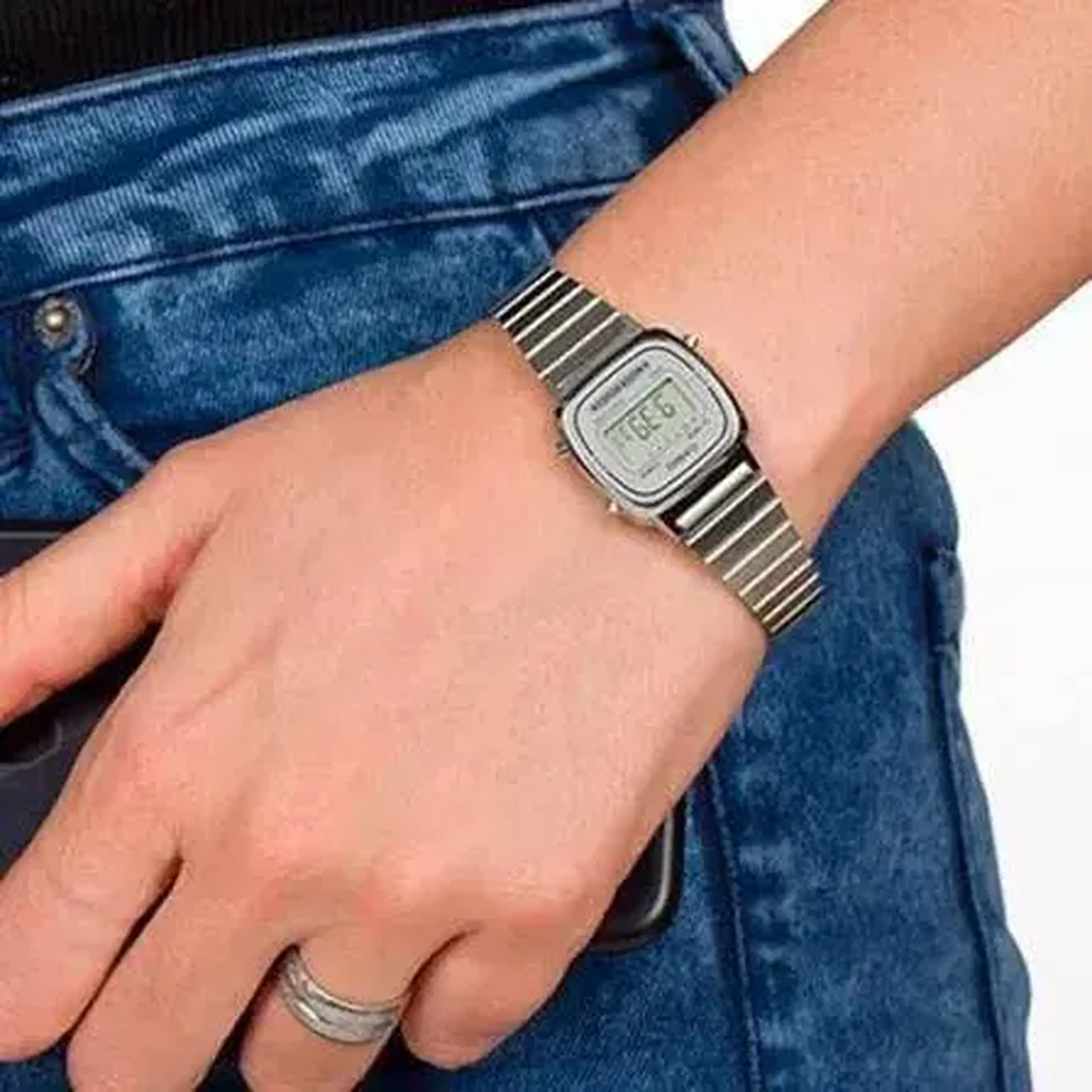 Casio LA670WA-7DF
