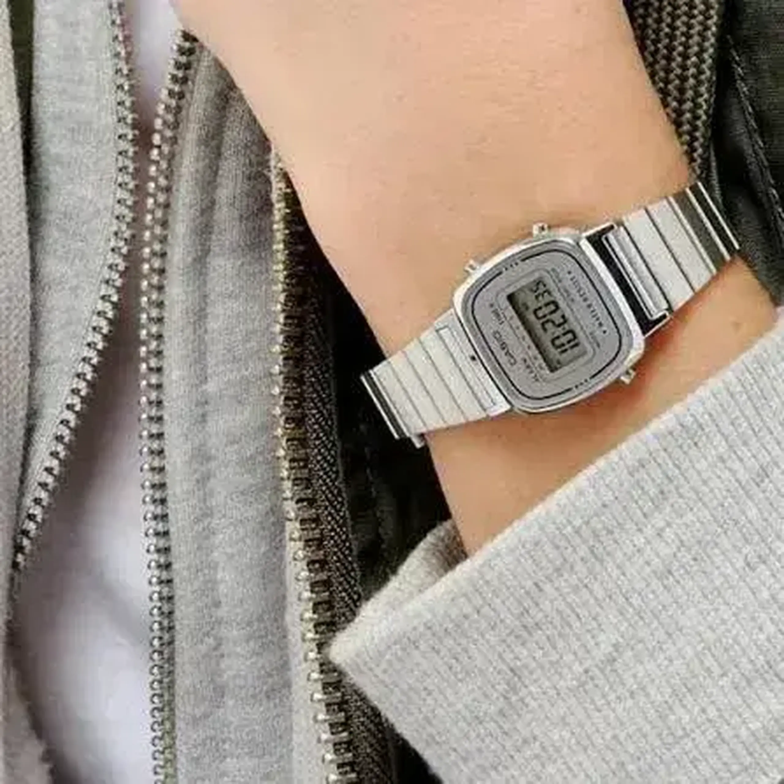 Casio LA670WA-7DF