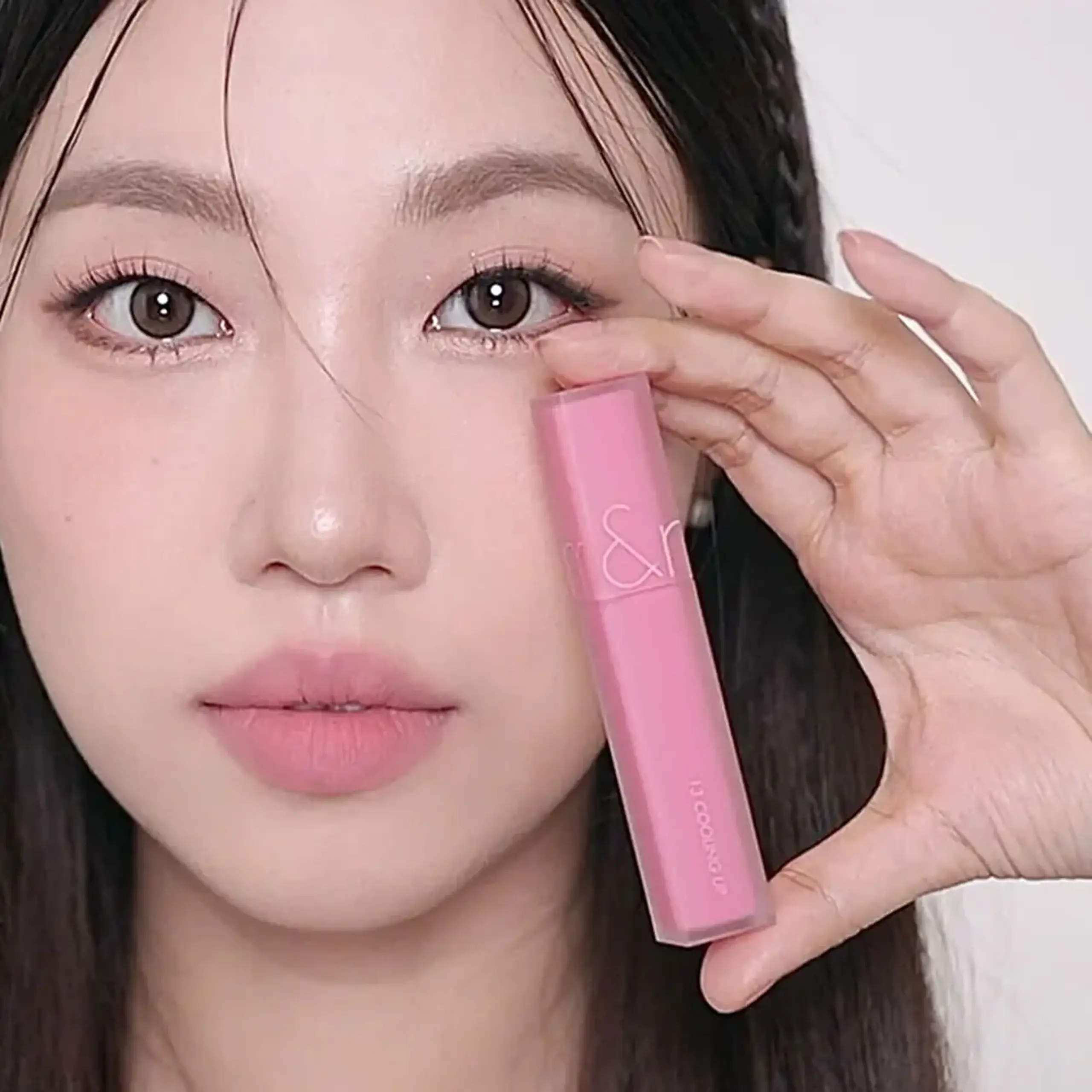Tint de buze cu efect mat Rom&amp;Nd Blur Fudge Tint 13 Cooling Up