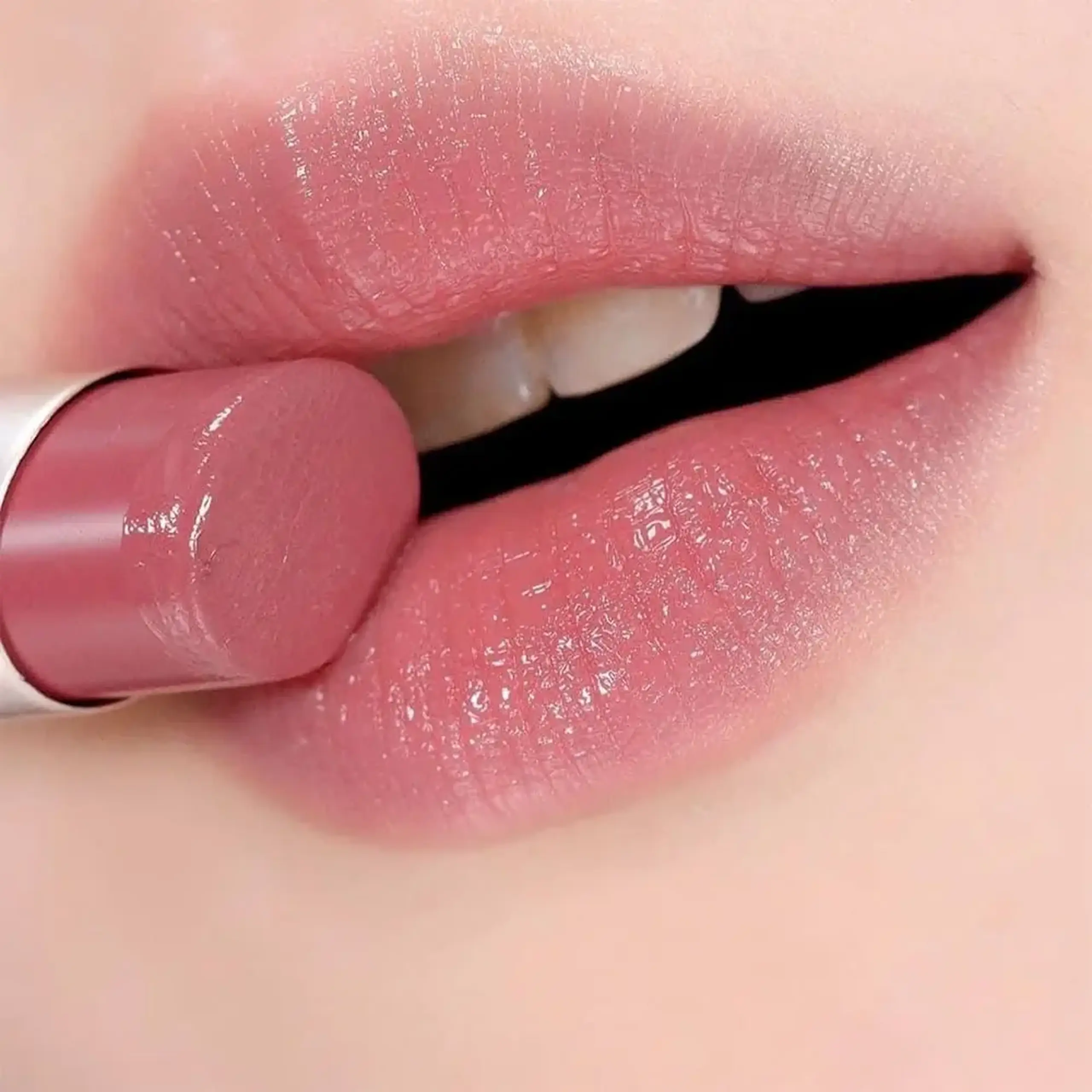 Ruj hidratant cu textură glossy BBIA Ready To Wear Water Lipstick 02 Wet Rose #3258