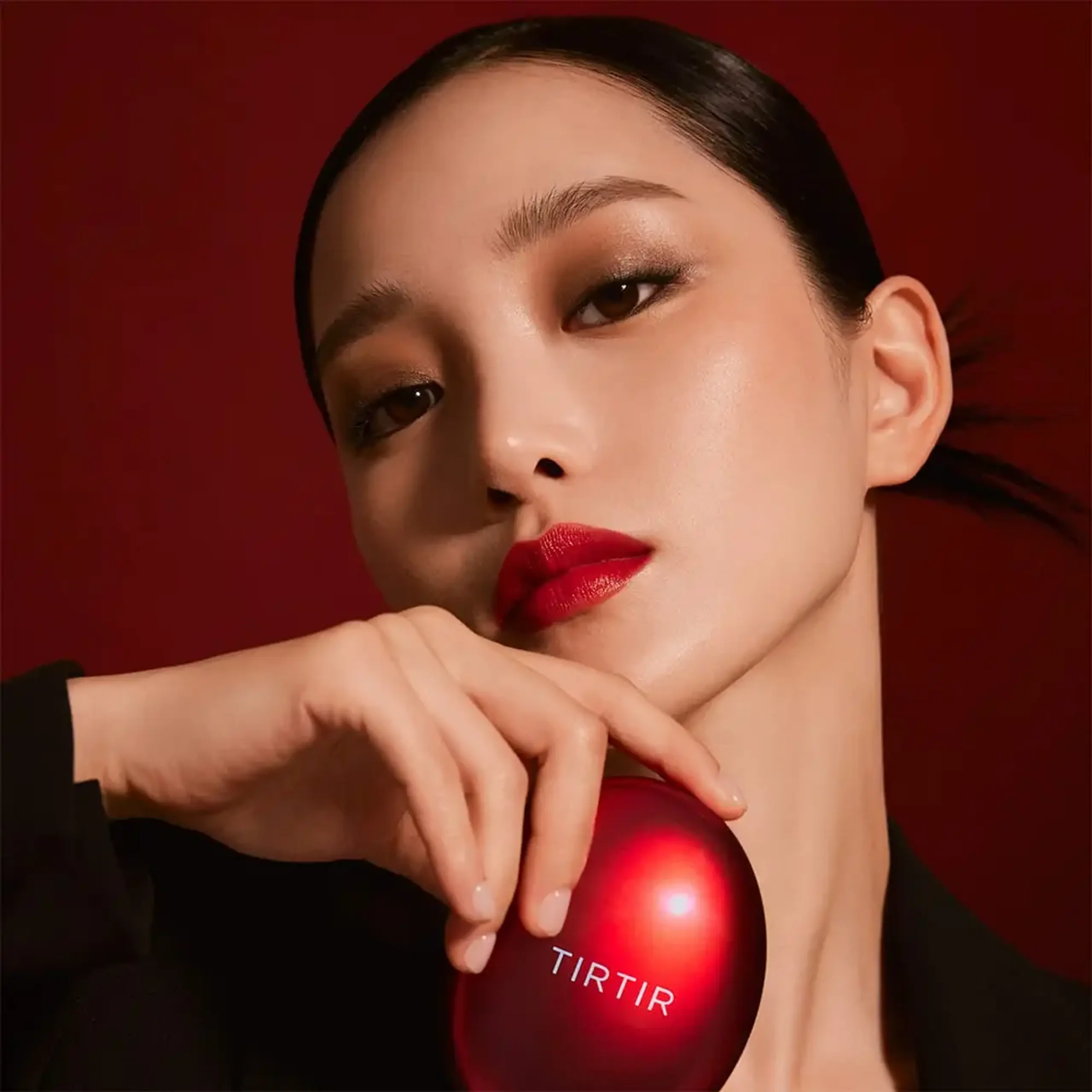 Cushion rezistent cu un finisaj semi-mat TIRTIR Mask Fit Red Cushion 27N Camel 18g