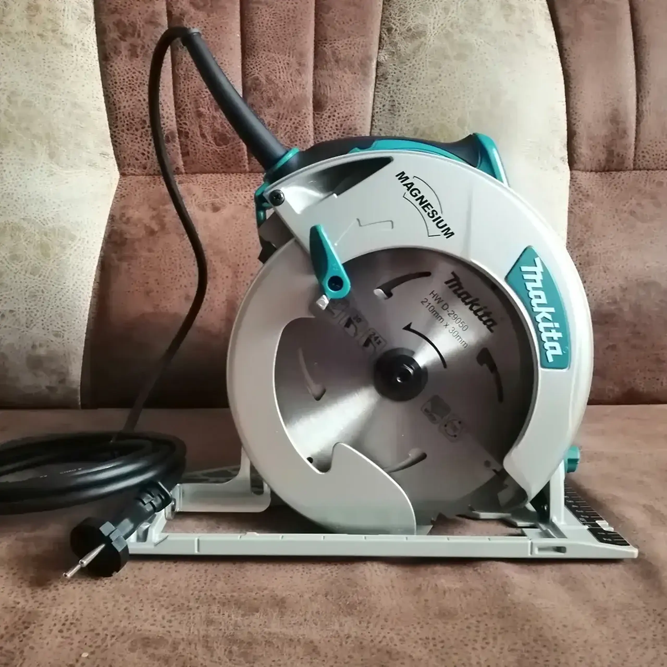 Ferăstrău circular Makita 5008MG 1800 W 220 - 240 V 5200 rot/min