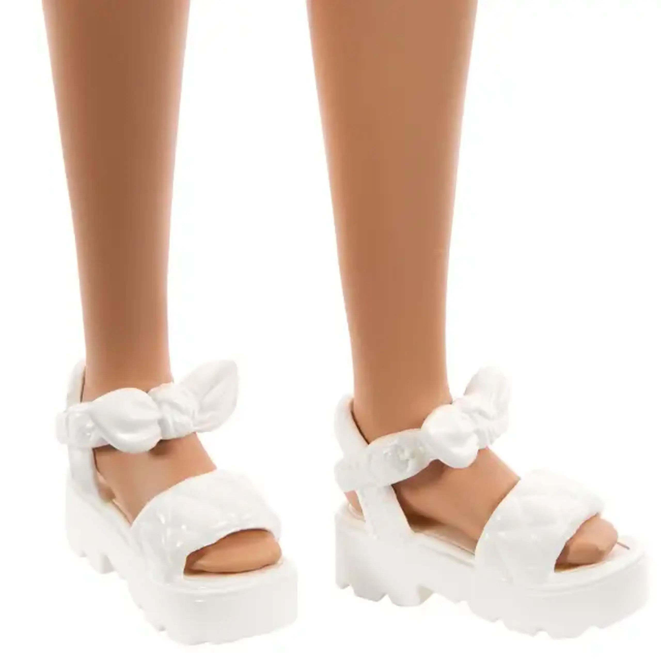 Păpușa Barbie Fashionista în ținută roz