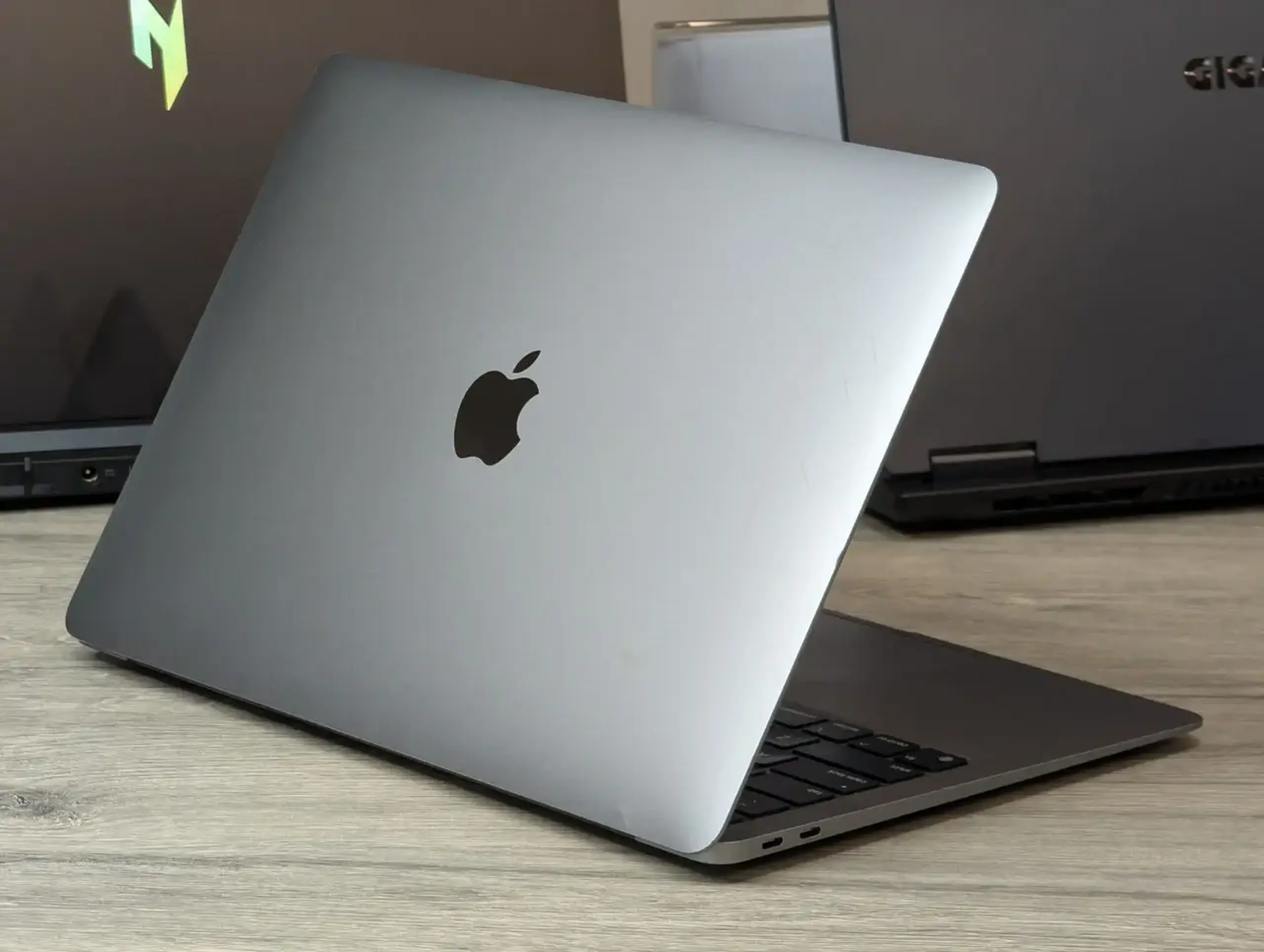 Apple MacBook Air (2020) | Apple M1 | 8GB Ram | 512GB | 13.3″ Retina