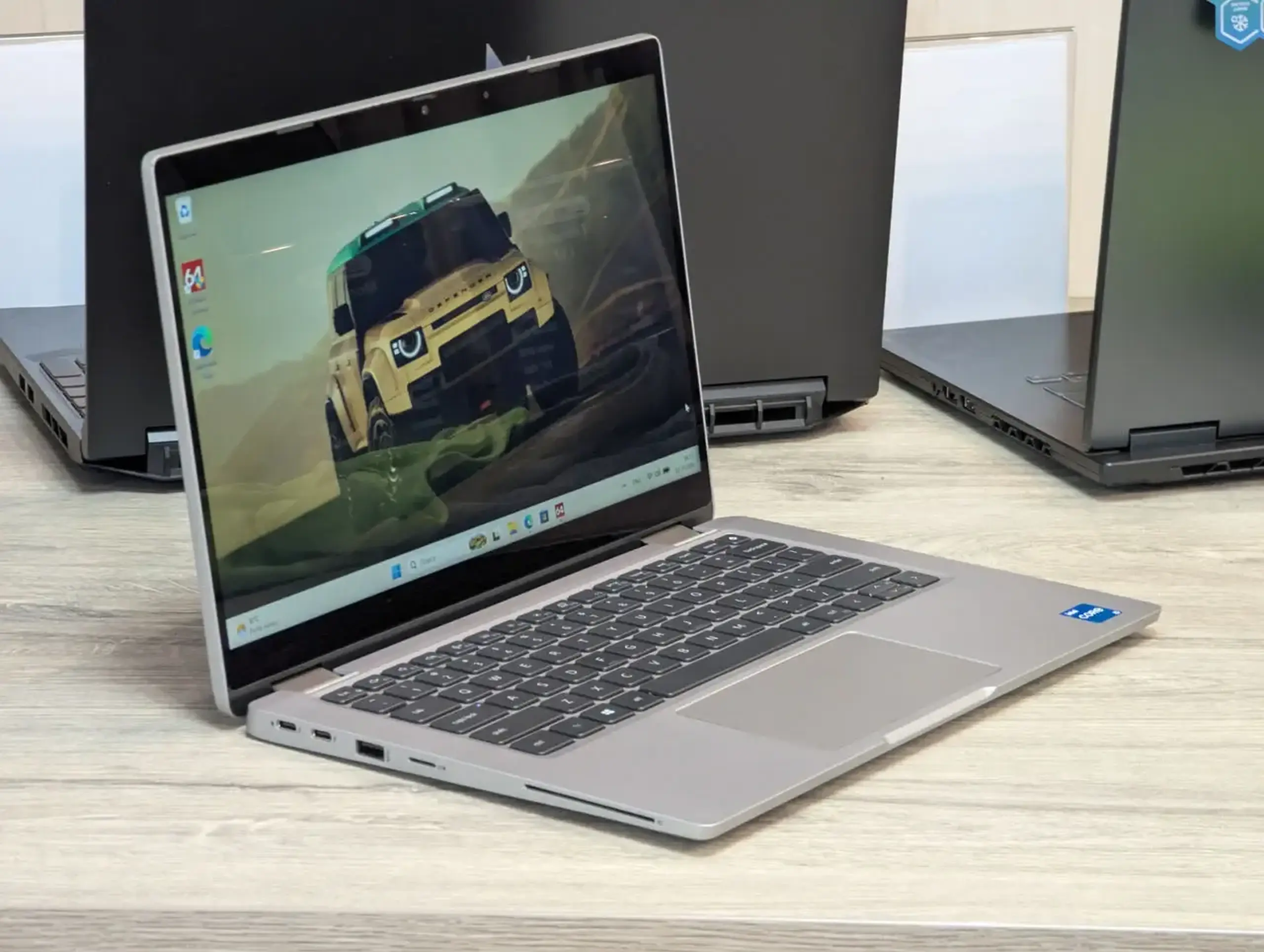 Dell Latitude 5320 2-in-1 | Intel Core i5-1145G7 vPro | 16GB | 256GB | 13.3″ FHD