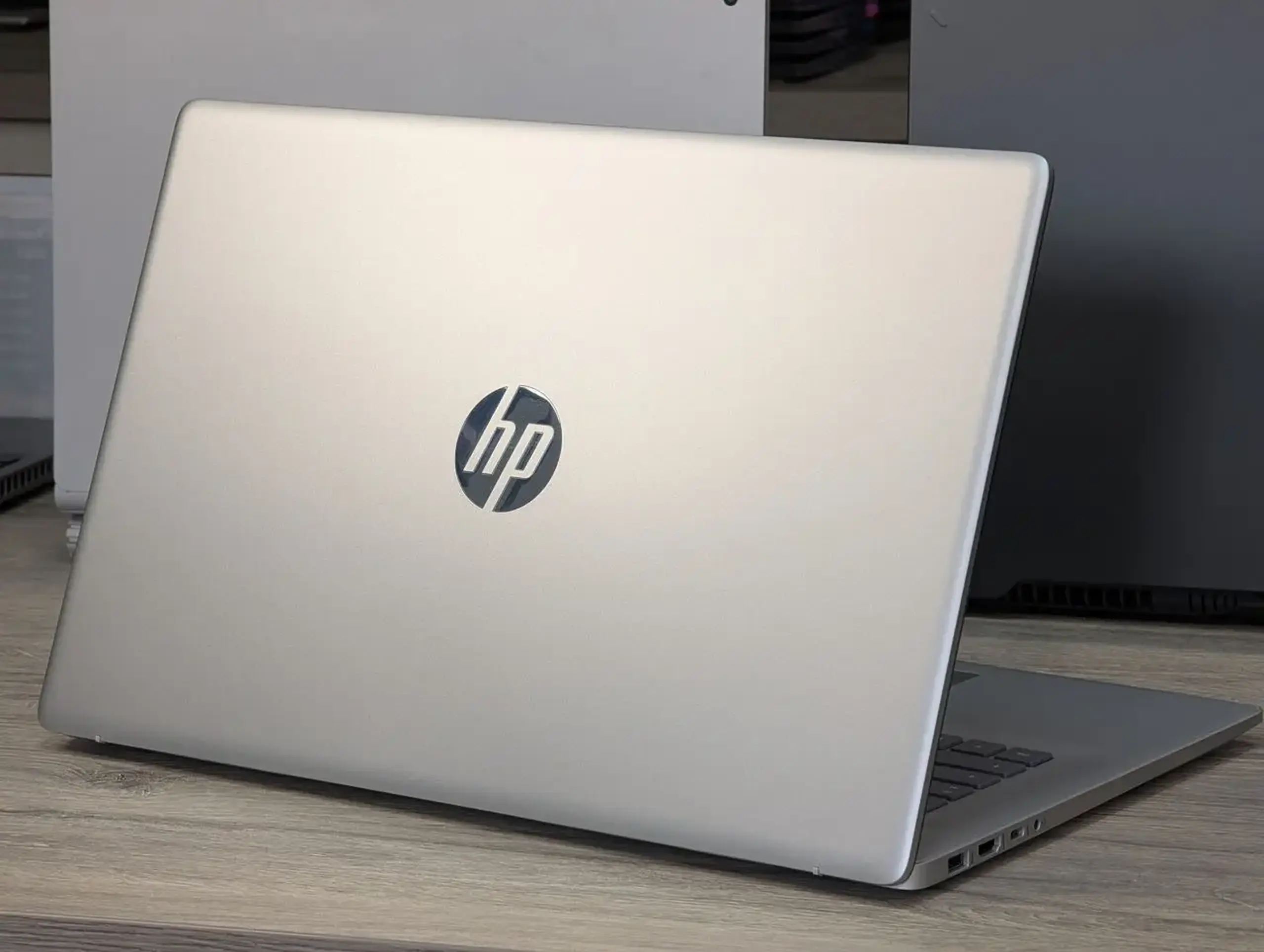 Nou! HP Laptop 17 | Pentium N5030 | 8GB RAM | SSD 256GB | 17.3″ Full HD IPS