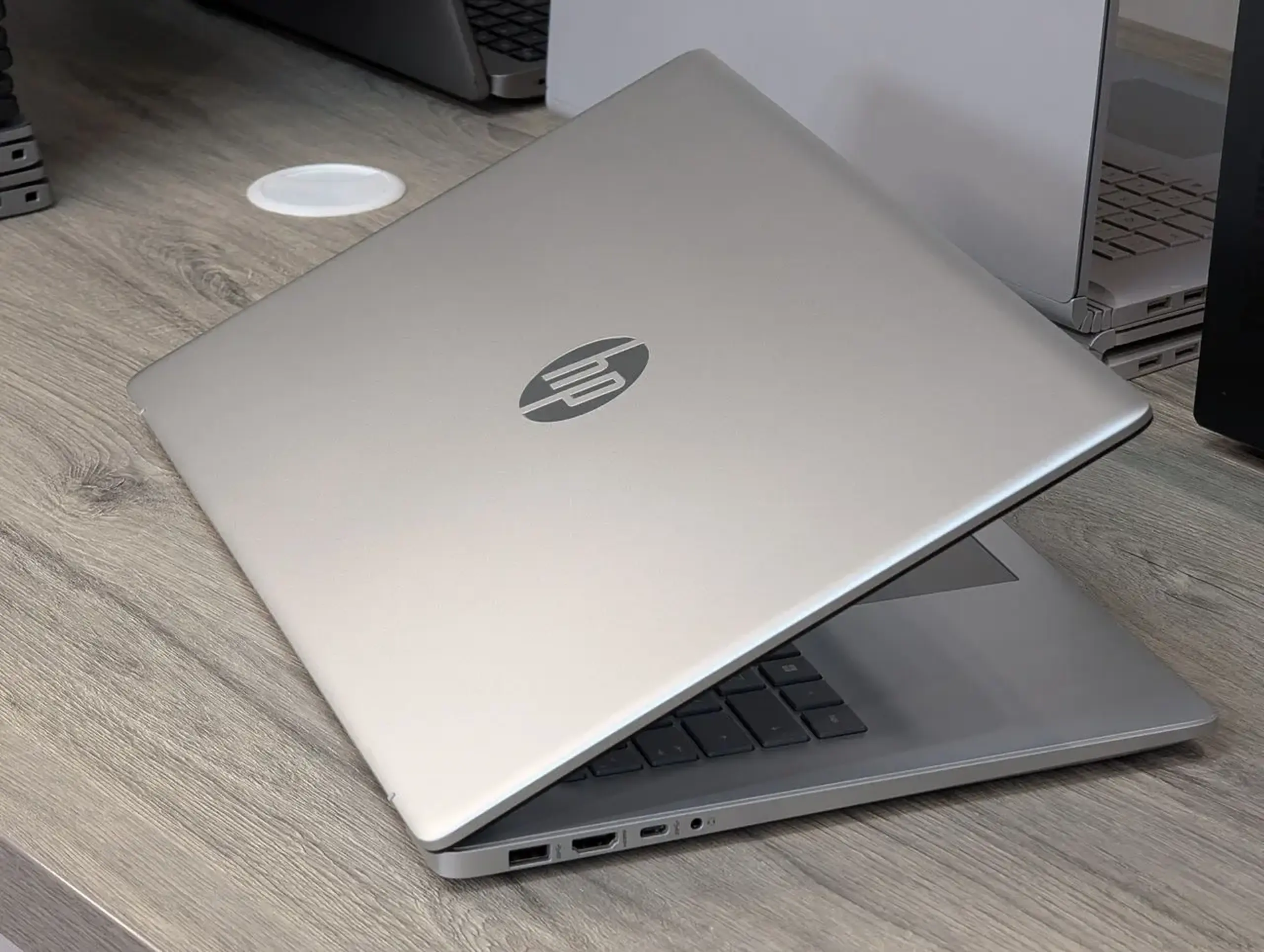 Nou! HP Laptop 17 | Pentium N5030 | 8GB RAM | SSD 256GB | 17.3″ Full HD IPS