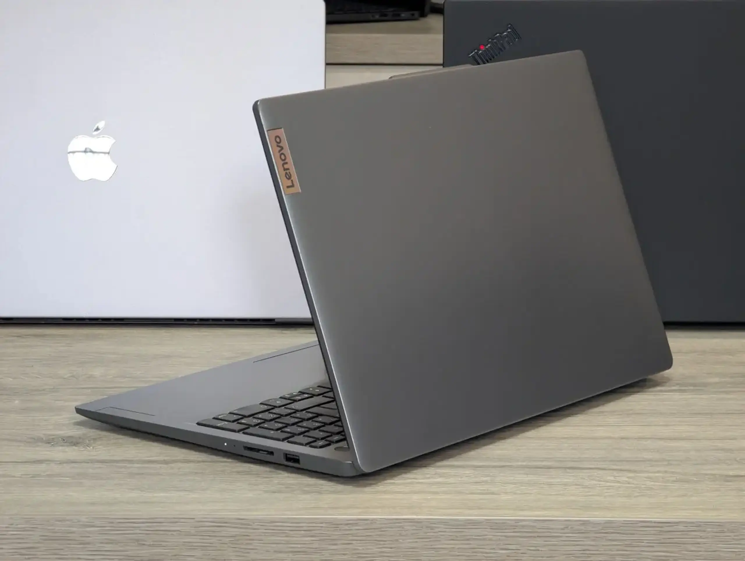 Lenovo IdeaPad Slim 3 | Core i3-N305 | 8GB RAM | SSD 256GB | Intel UHD | 15.6″ Full HD