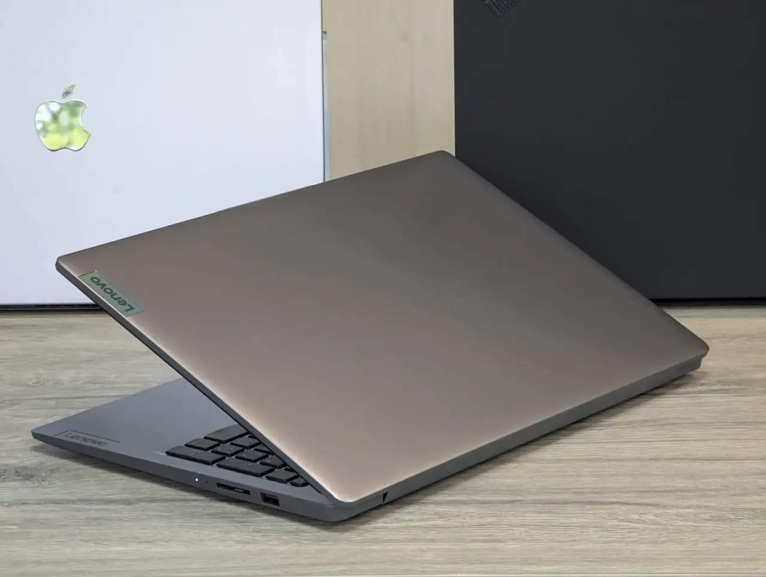 Lenovo IdeaPad Slim 3 | Core i3-N305 | 8GB RAM | SSD 256GB | Intel UHD | 15.6″ Full HD