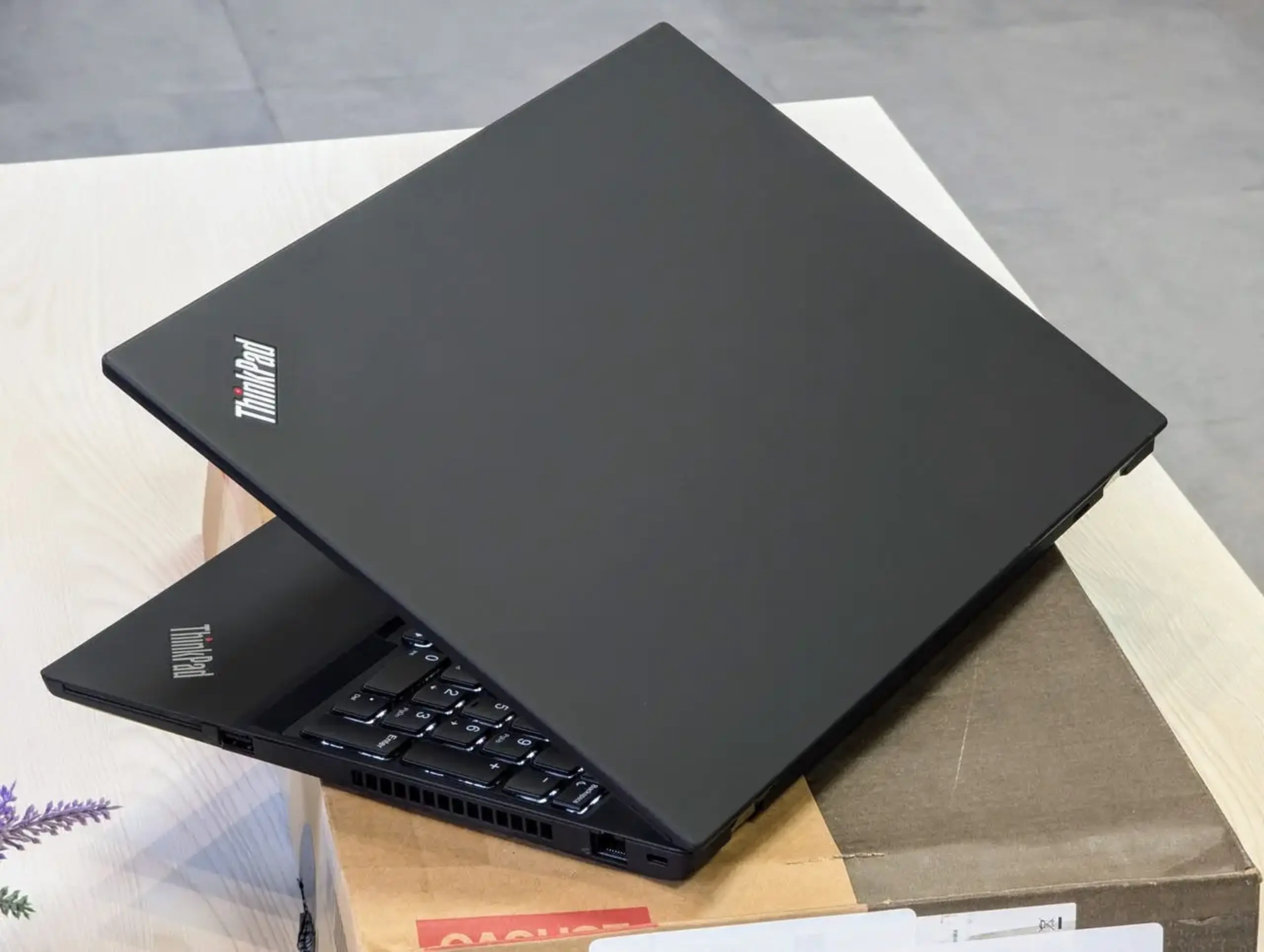 Lenovo ThinkPad T15 Gen 1 | i7-10610U | 16GB | SSD 1TB | NVIDIA MX330 | 15,6″ 4K