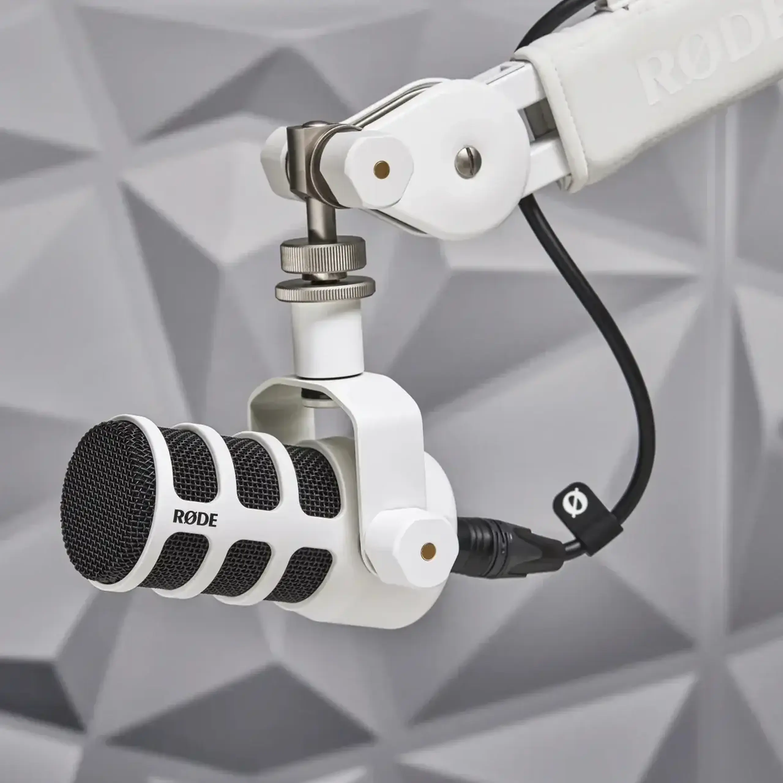 RØDE PodMic White