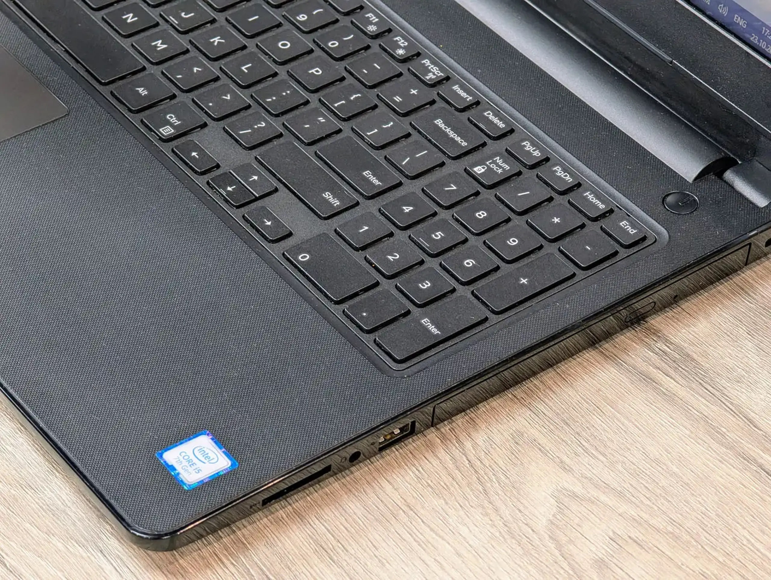 Dell Inspiron 15 | i5-7200U | 8GB DDR4 | 1TB HDD | 15,6″ HD Touch