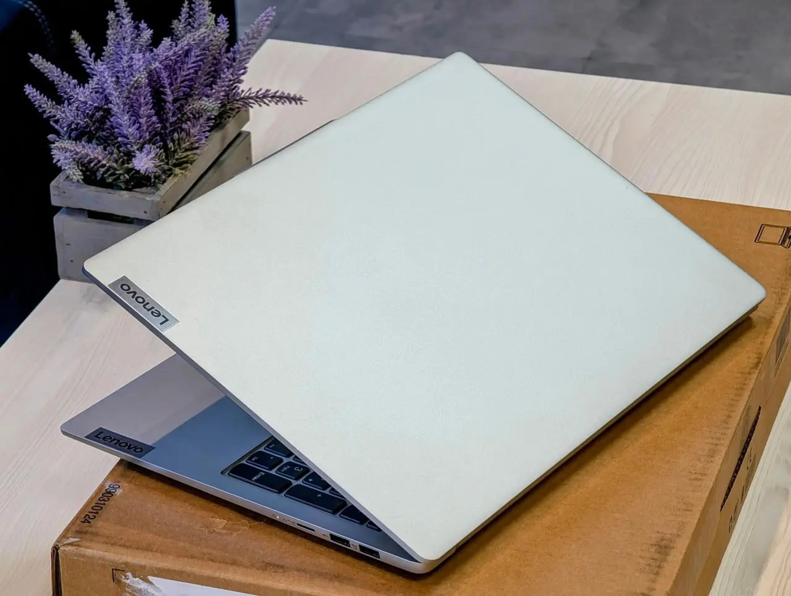 Lenovo IdeaPad Slim 3 16ABR8 | Ryzen 7 7730U | 16GB | SSD 512GB | 16″ WUXGA